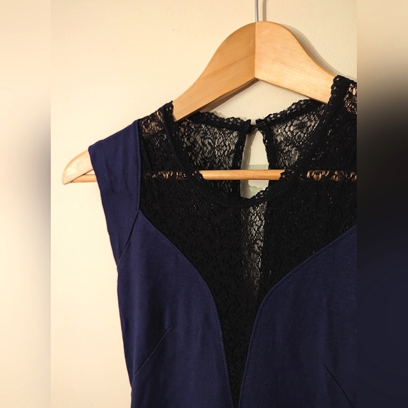 French connection purple dress with black lace - Picture 2 of 5